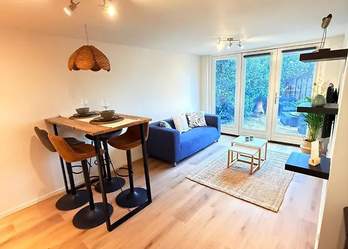 Easy Behind The With Privat Parking Hébergement de vacances