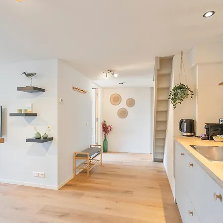 Easy Behind The With Privat Parking Casa vacanze *