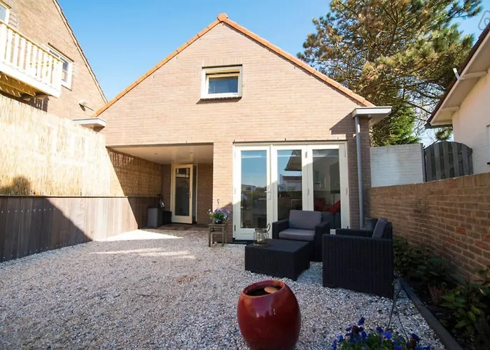 Easy Behind The With Privat Parking 度假居 *