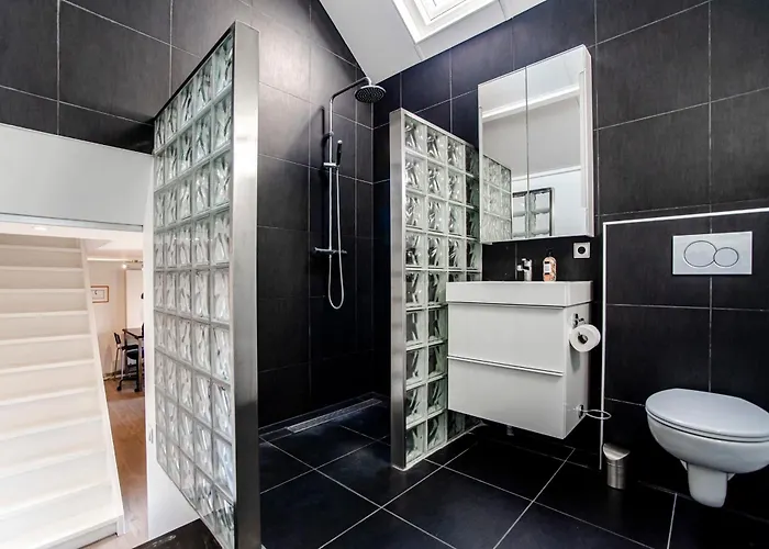 Easy Behind The With Privat Parking 赞德沃特