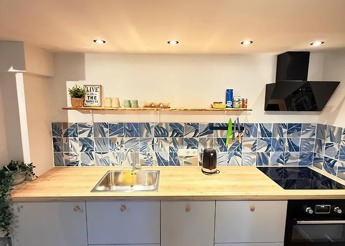 Easy Behind The With Privat Parking 度假居 *